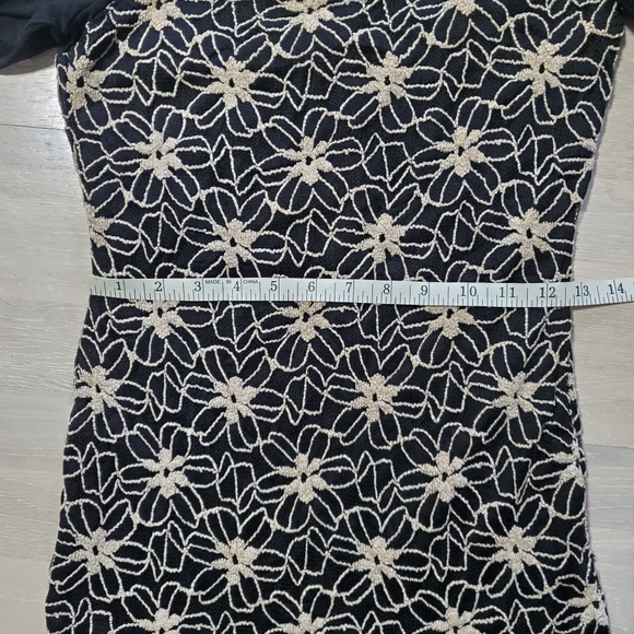 3/4 Sleeve Black Sheer Cream Floral Print Textured Top - Picture 7 of 8